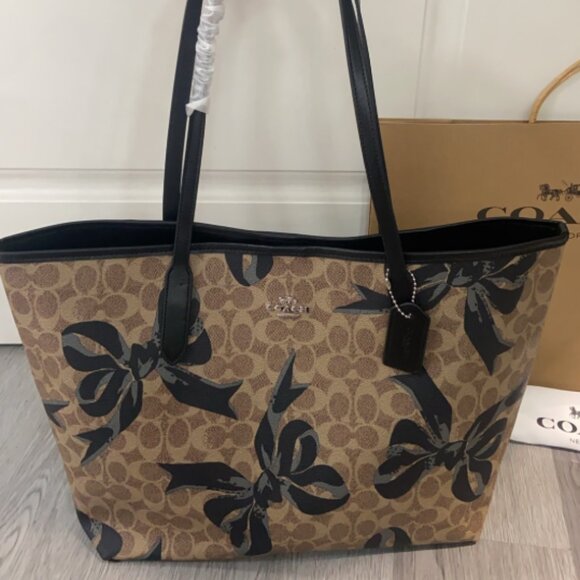 Coach tote Bag - Picture 1 of 8